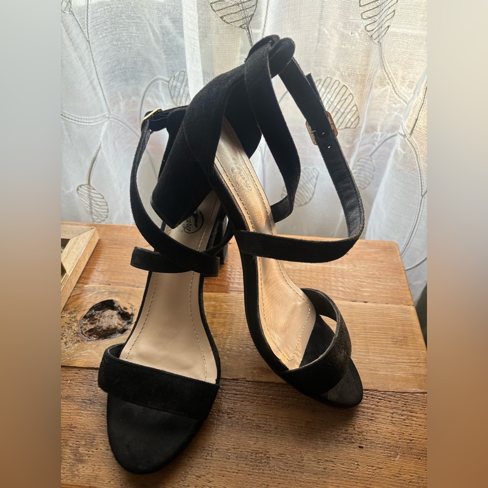 Women’s Black Heels Size 8